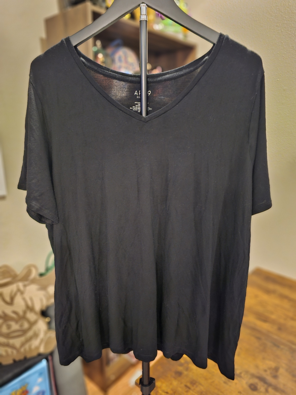 Apt 9 Women's Black V-Neck Tee